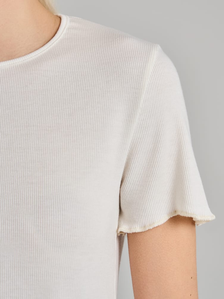 Пижама в рубчик с футболкой и шортами