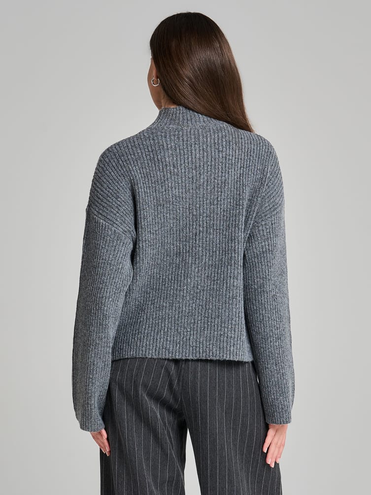 Свитер вязаный теплый