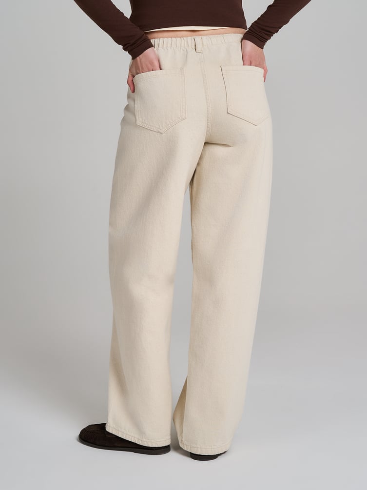 Широкие джинсы на резинке