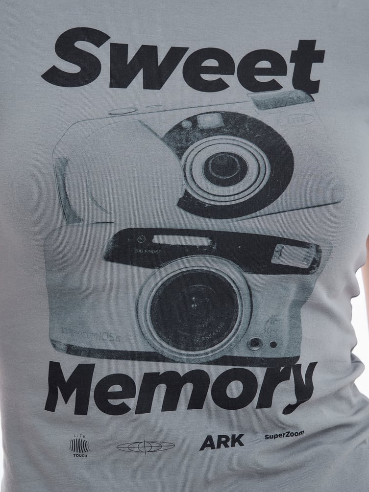 Облегающая футболка с принтом фотоаппарата