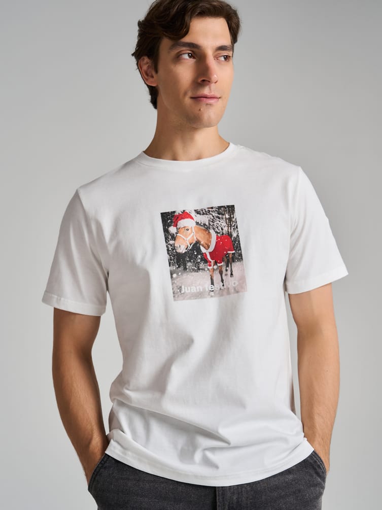 Футболка с новогодним принтом