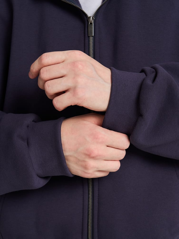 Толстовка оверсайз с надписью на спине