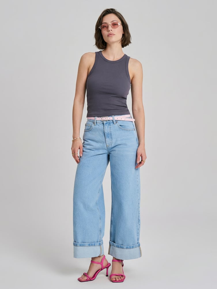 Майка на широких бретелях в рубчик