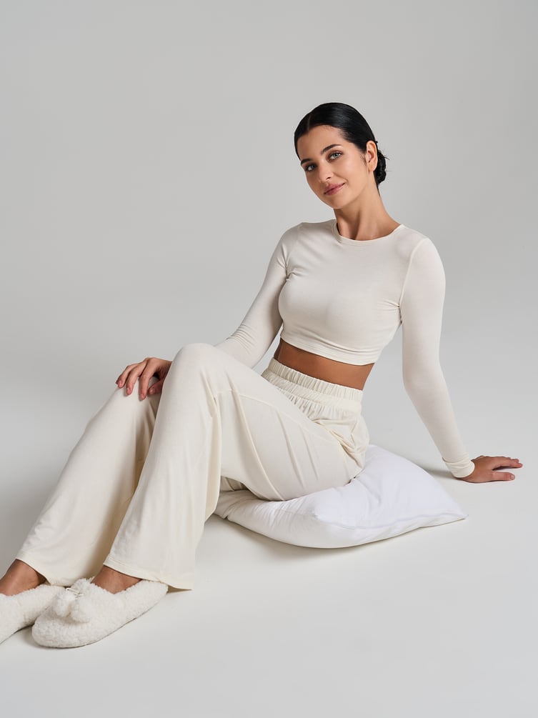 Пижама с кроп-топом и брюками