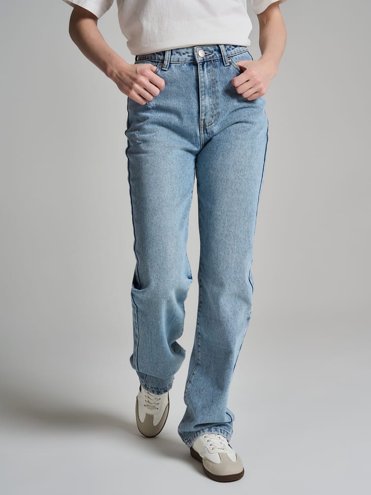 Джинсы прямые с потертостями