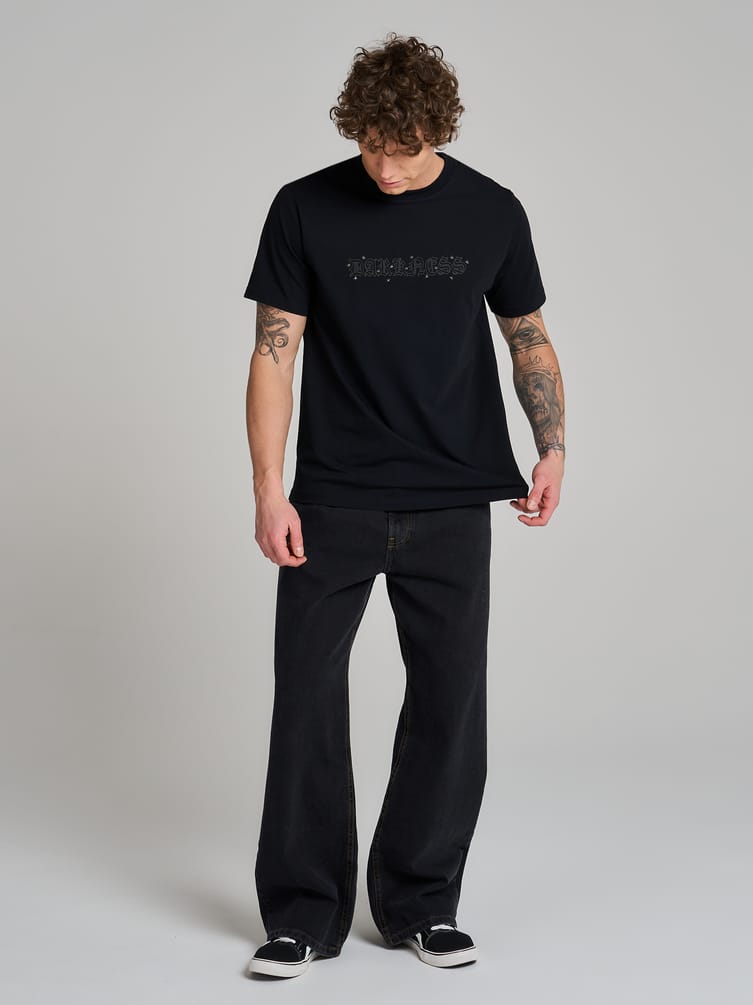 Футболка с надписью Darkness и заклепками