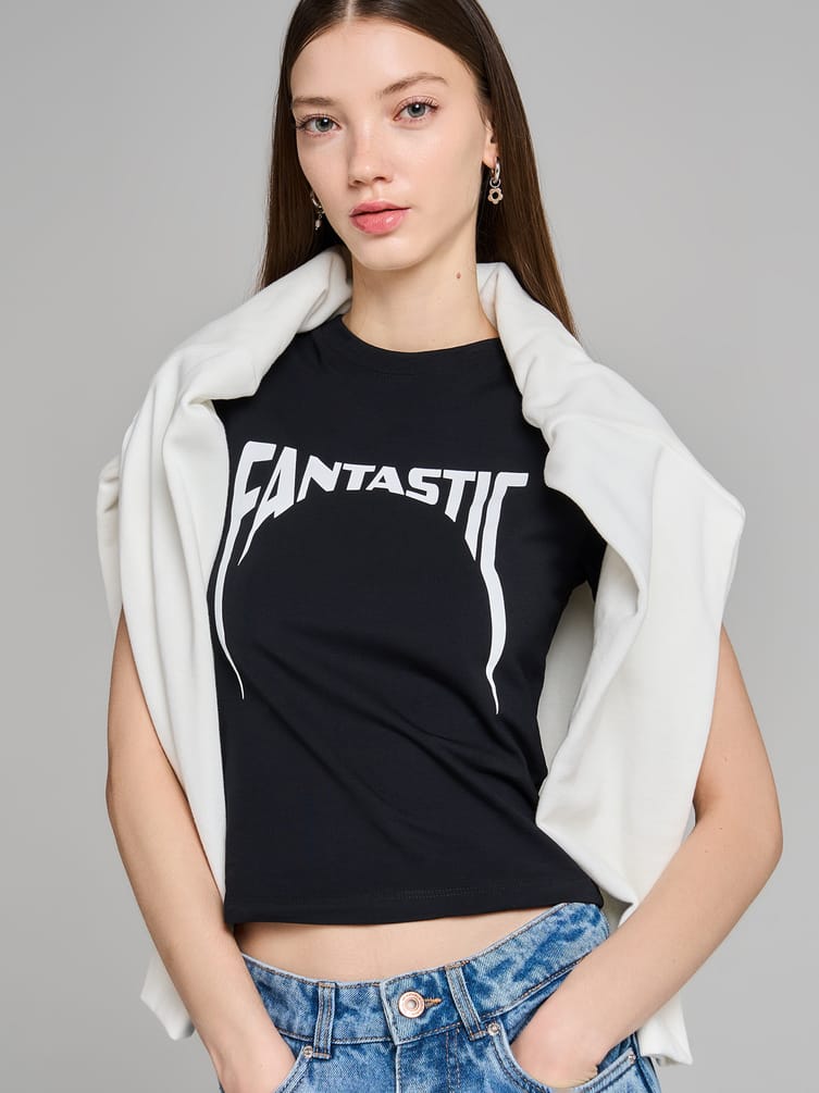 Футболка облегающая с надписью Fantastic