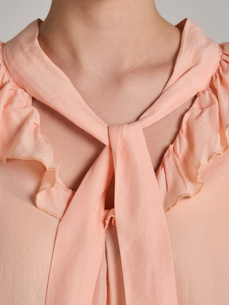 Блузка с шарфом и рюшами