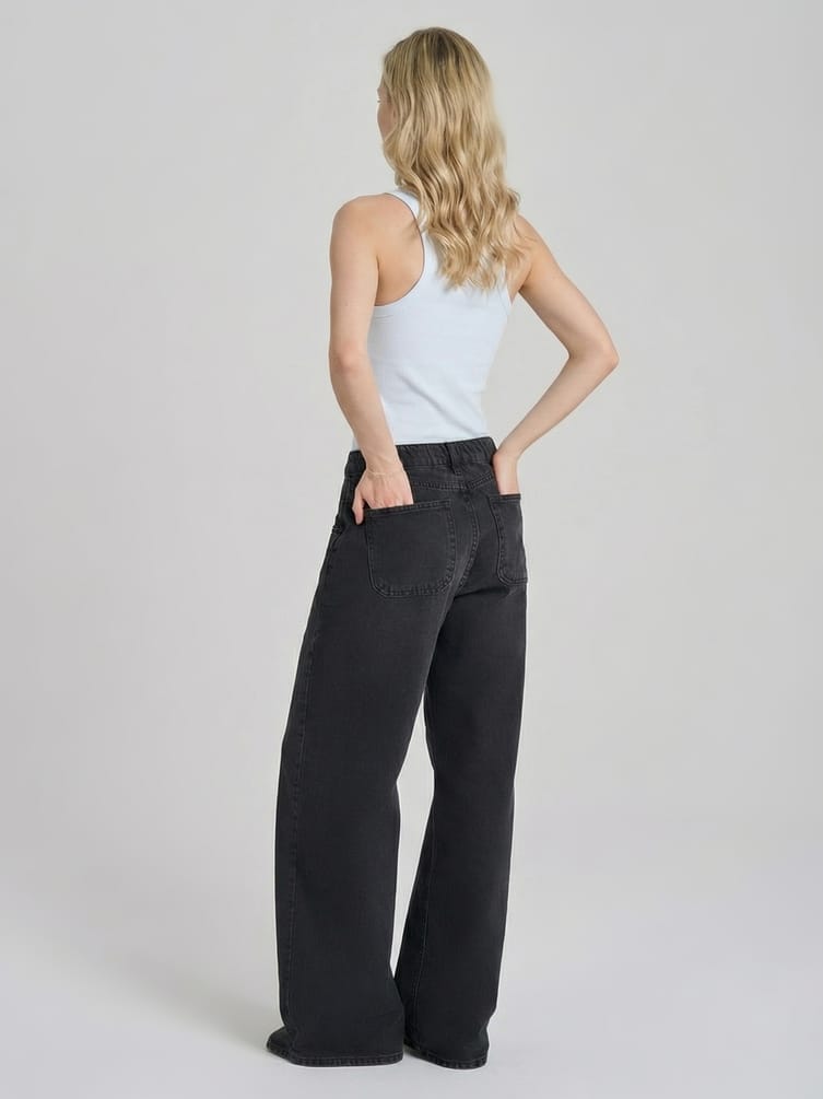 Джинсы широкие с вырезом на ремне