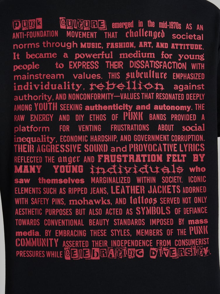 Футболка из хлопка с надписями на спине