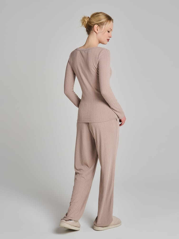 Пижама из вискозы с брюками