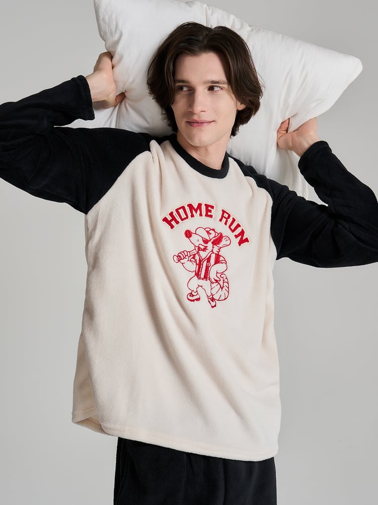 Пижама плюшевая с вышивкой и брюками