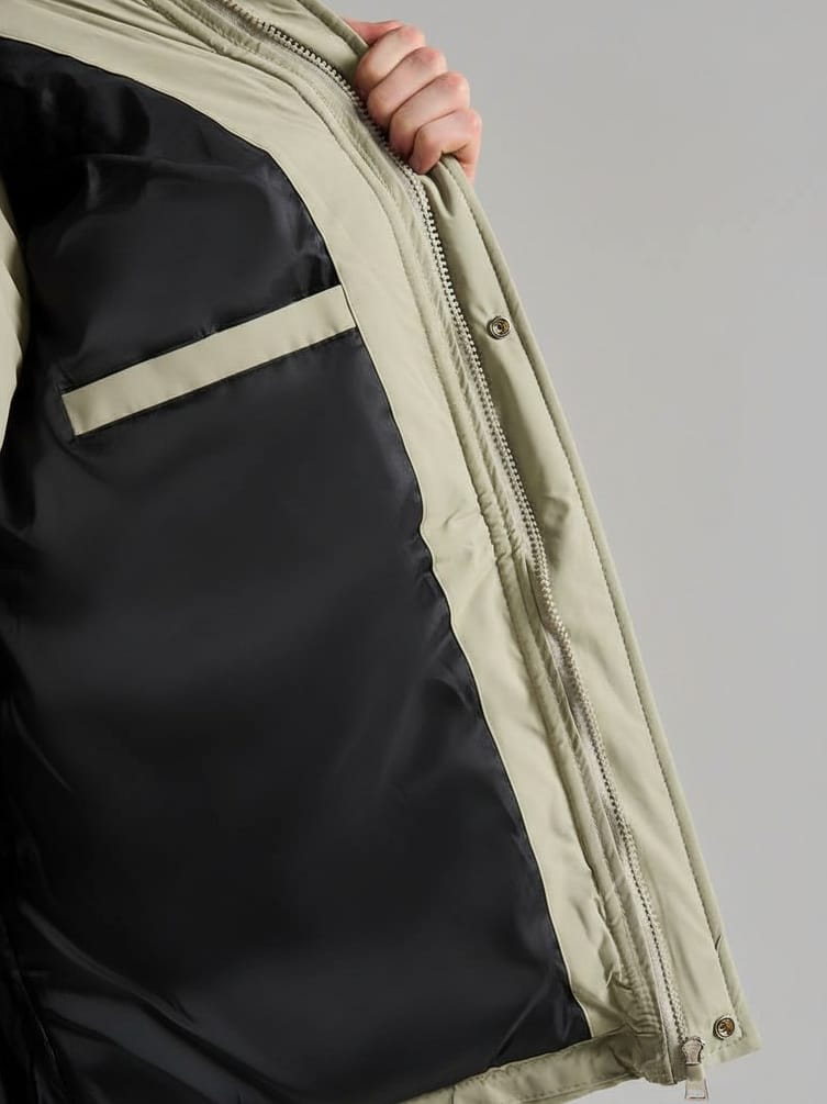 Куртка зимняя с капюшоном на синтепоне