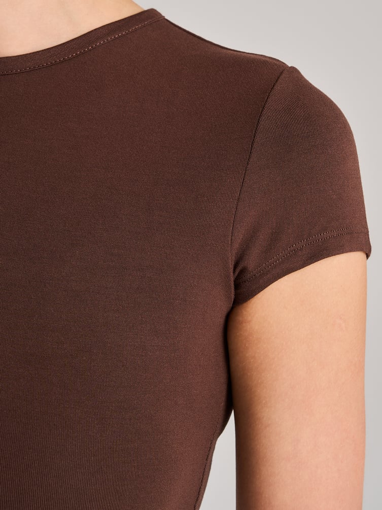 Приталенная футболка с драпировкой