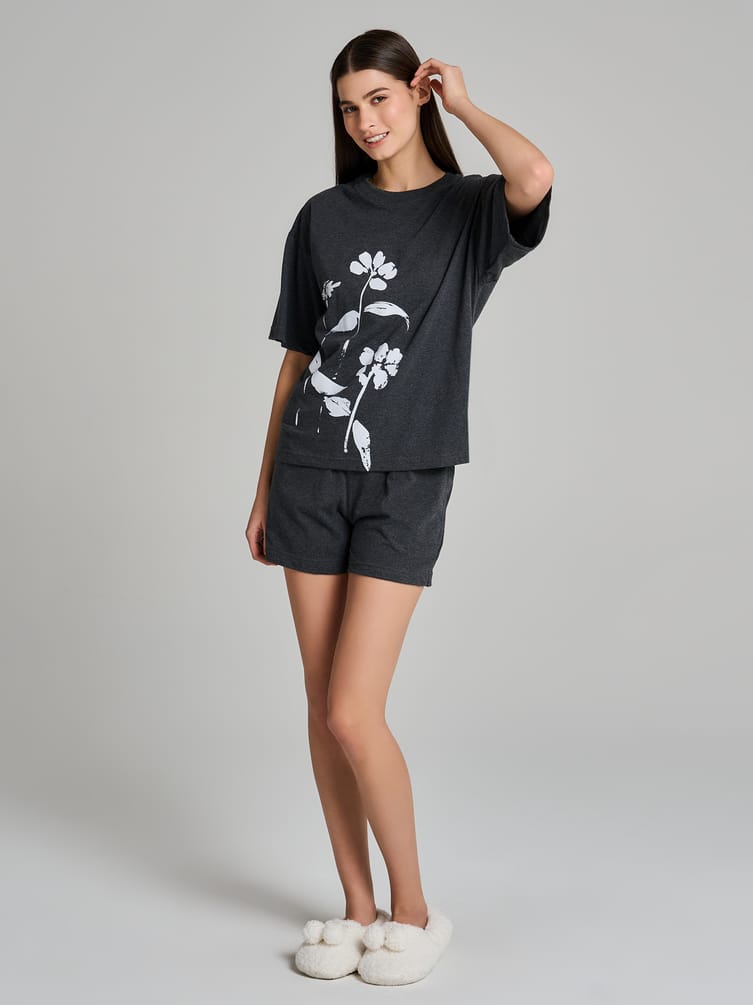 Пижама с футболкой и шортами
