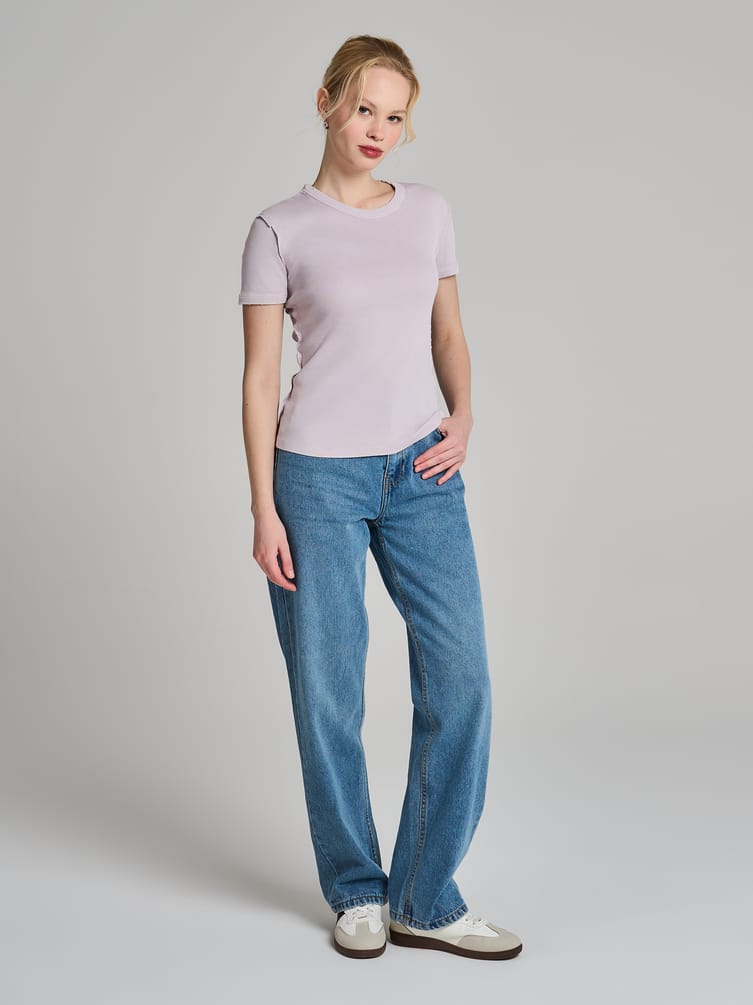 Футболка в рубчик с внешними швами