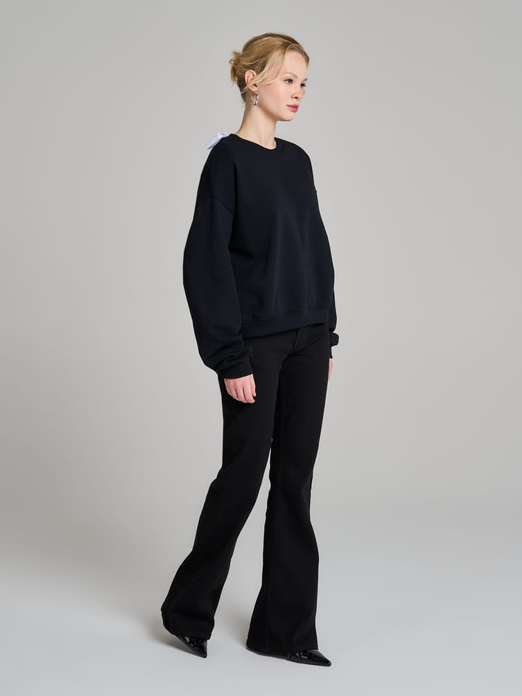 Свитшот с бантом на спине