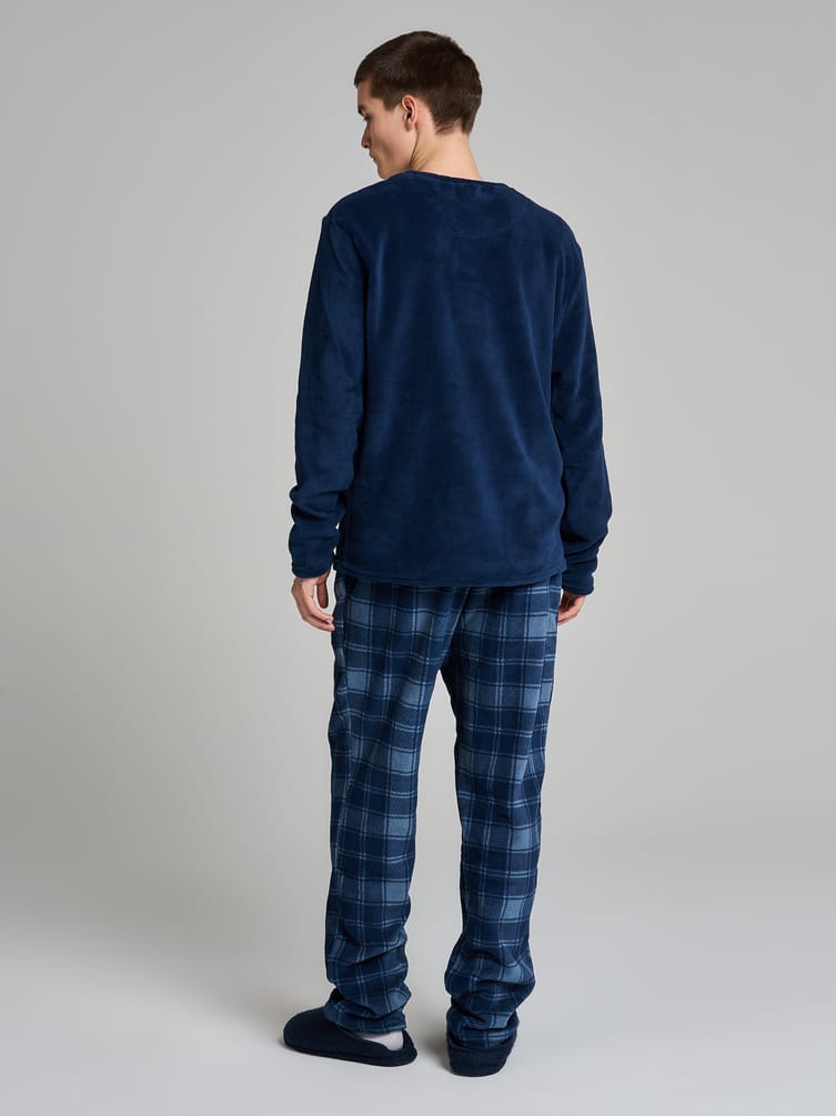 Пижама плюшевая с лонгсливом и брюками в клетку