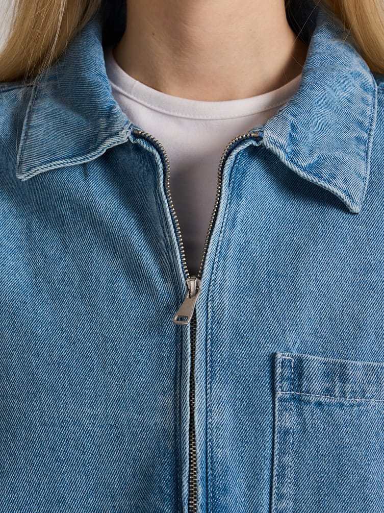 Джинсовая куртка оверсайз на молнии