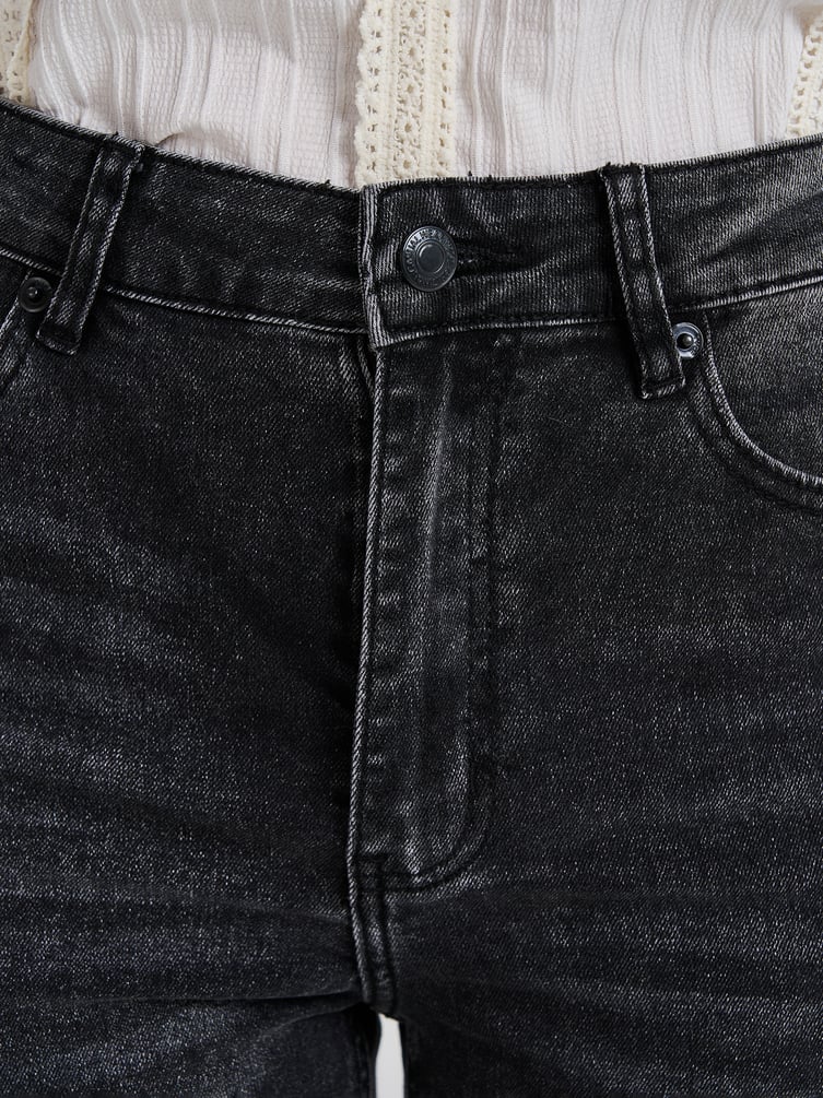 Джинсы клеш от колена