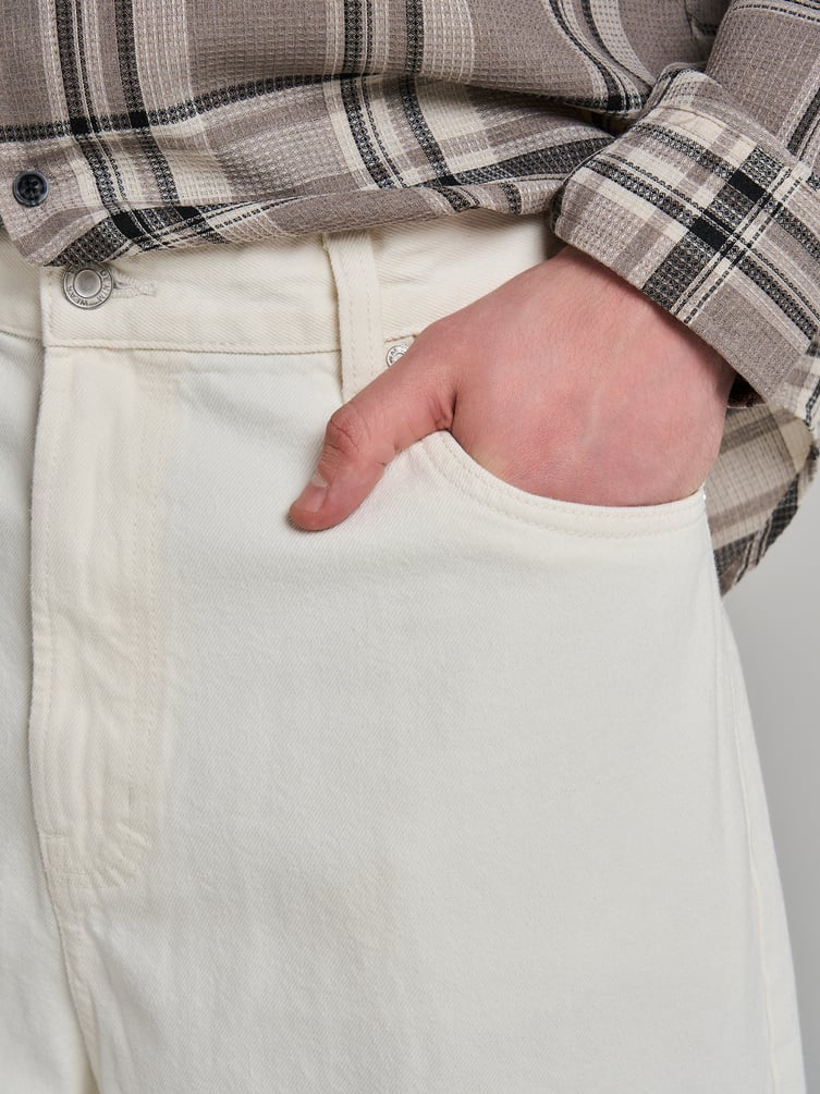 Широкие джинсы трубы с вареным эффектом