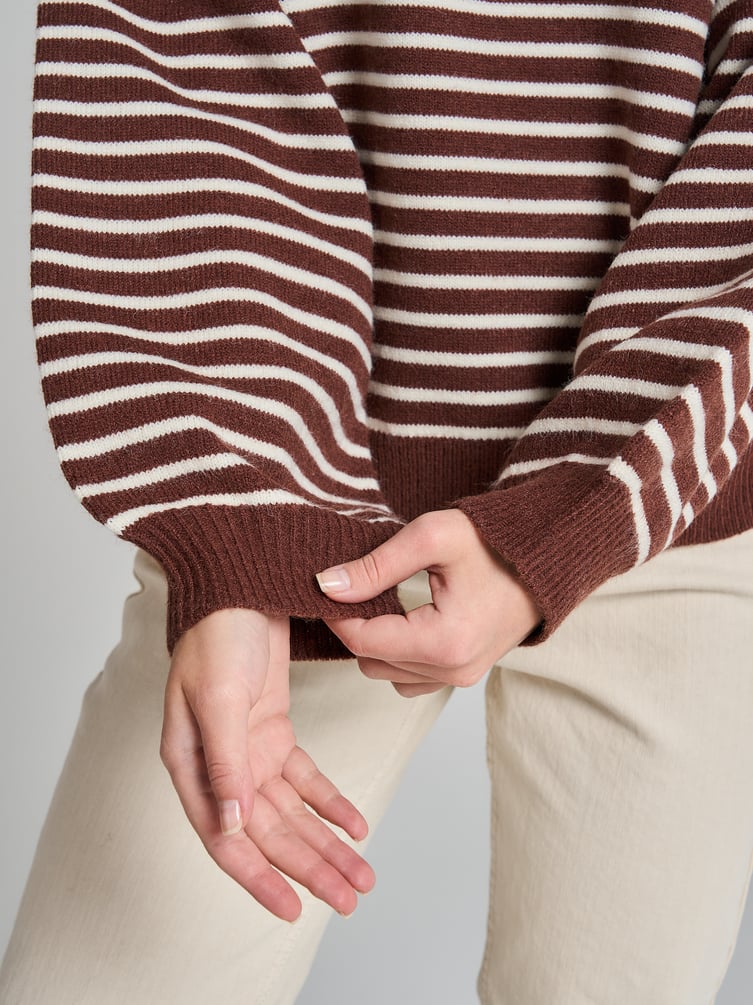 Джемпер трикотажный в полоску