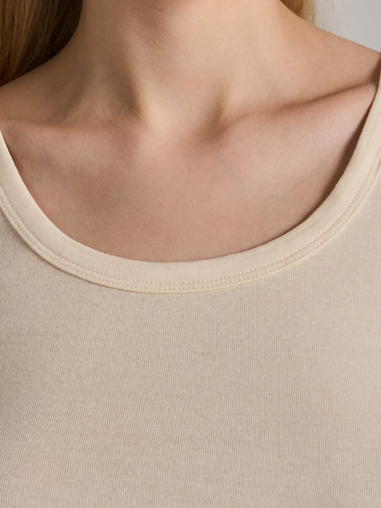 Майка на широких бретелях с вареным эффектом