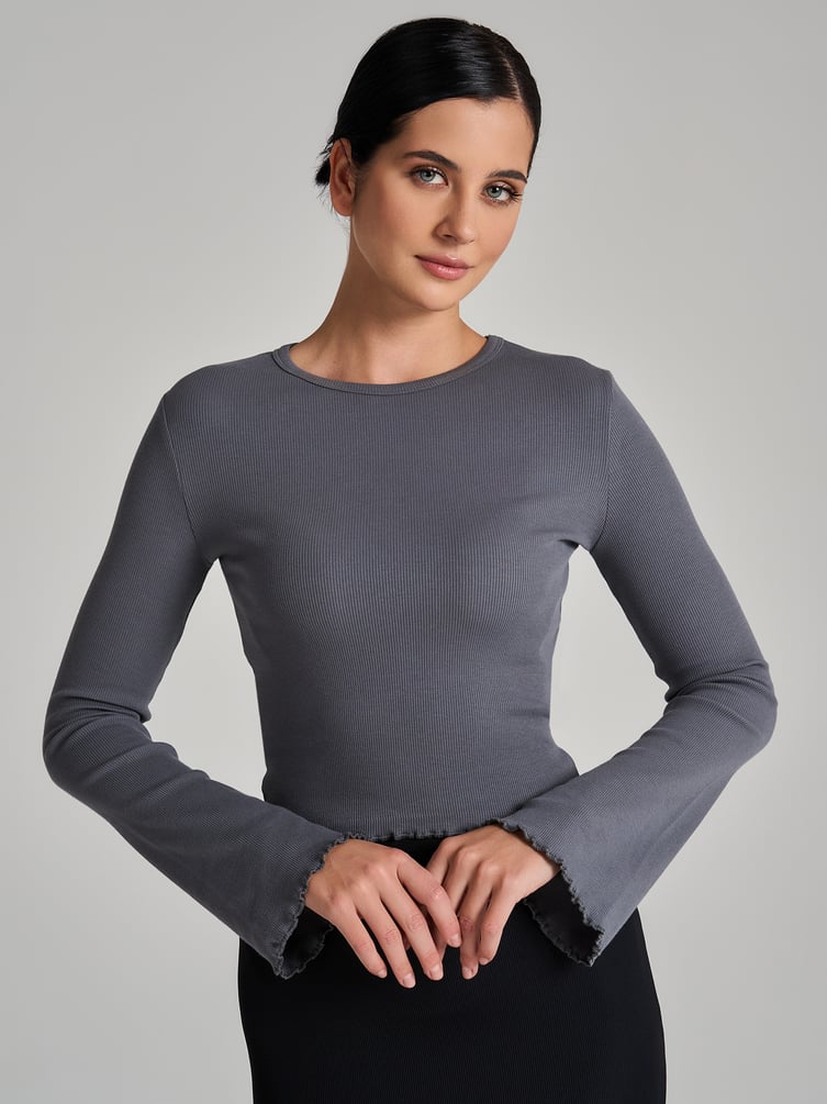 Лонгслив кроп с рукавами клеш