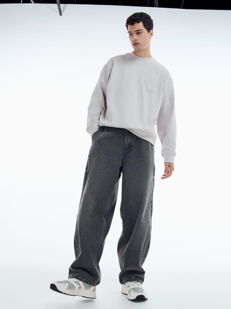 Свитшот оверсайз с вышивкой надписи