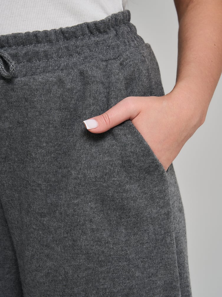 Брюки трикотажные широкие