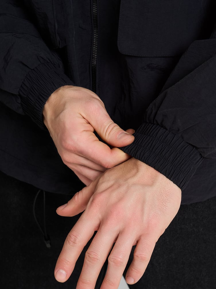 Ветровка демисезонная с капюшоном