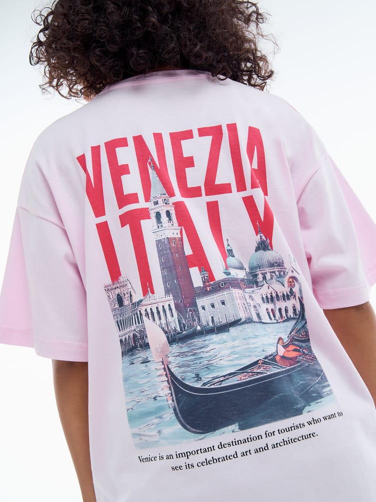 Футболка оверсайз с принтом на спине