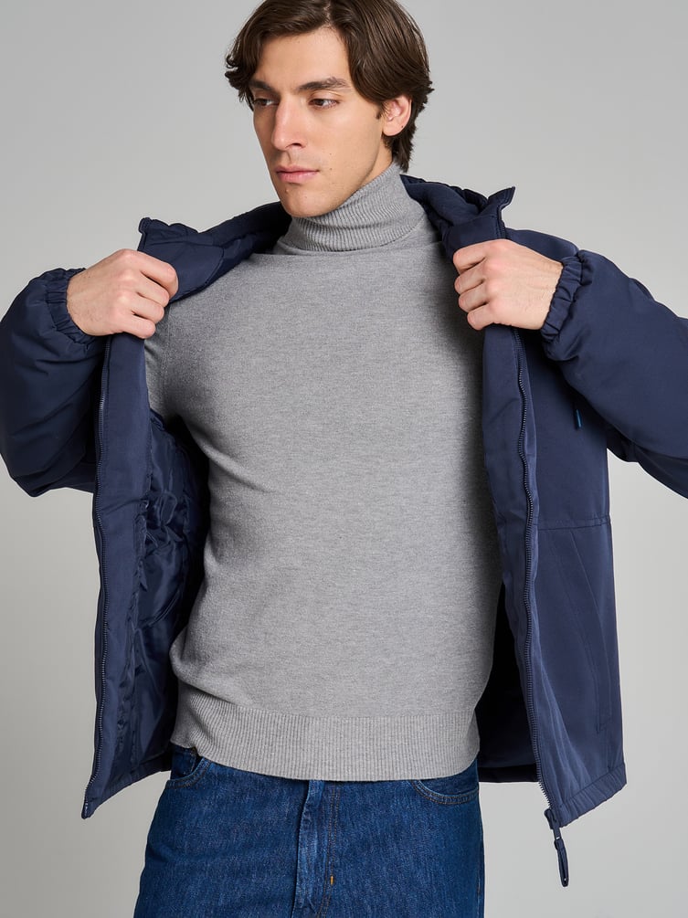 Демисезонная куртка с капюшоном