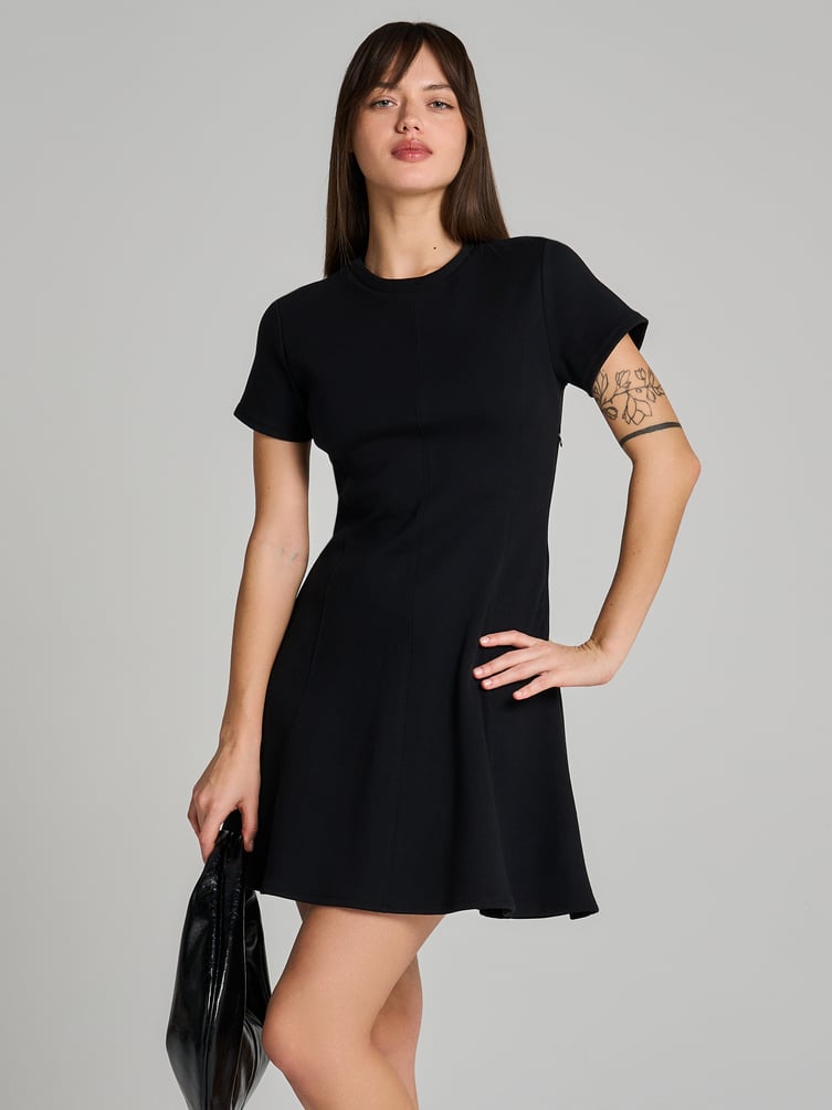 Мини платье футляр с коротким рукавом
