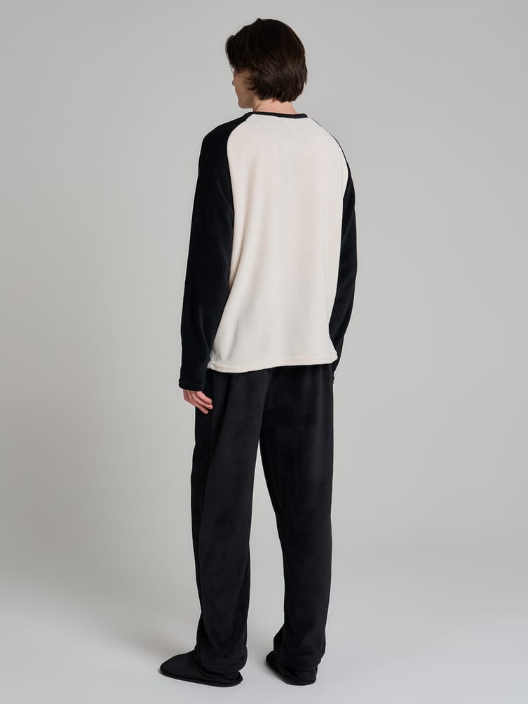 Пижама плюшевая с вышивкой и брюками