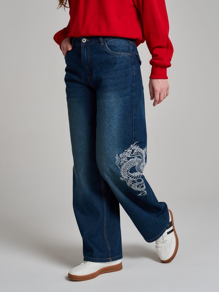 Джинсы багги с вышивкой дракона