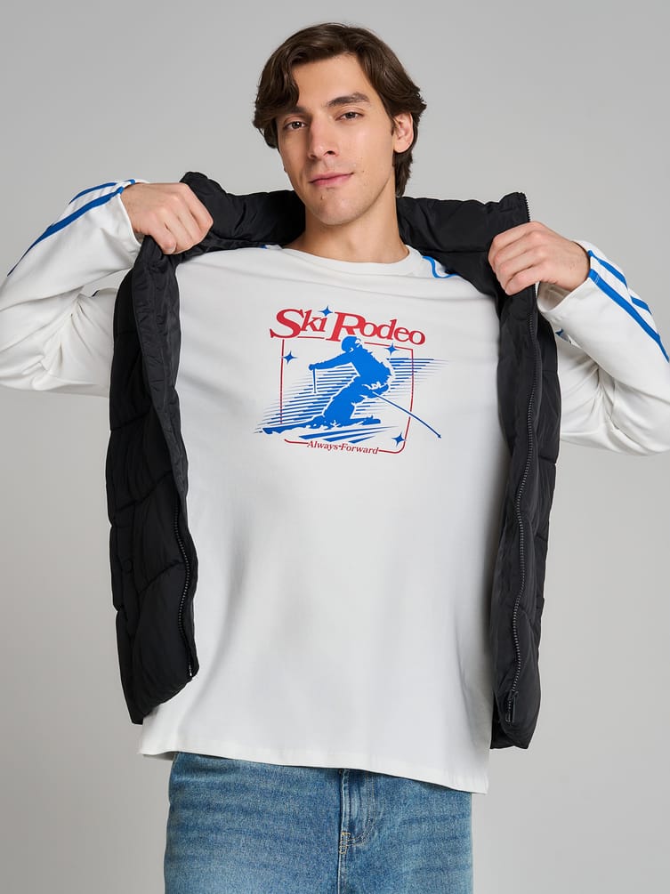 Спортивный лонгслив с принтом и лампасами