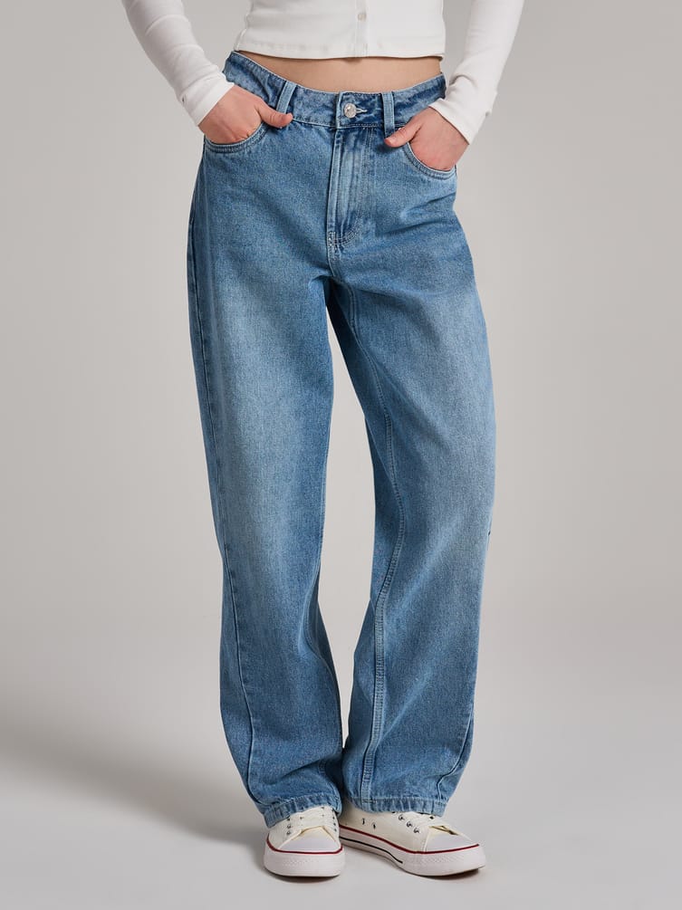 Джинсы прямые со смещенными боковыми швами