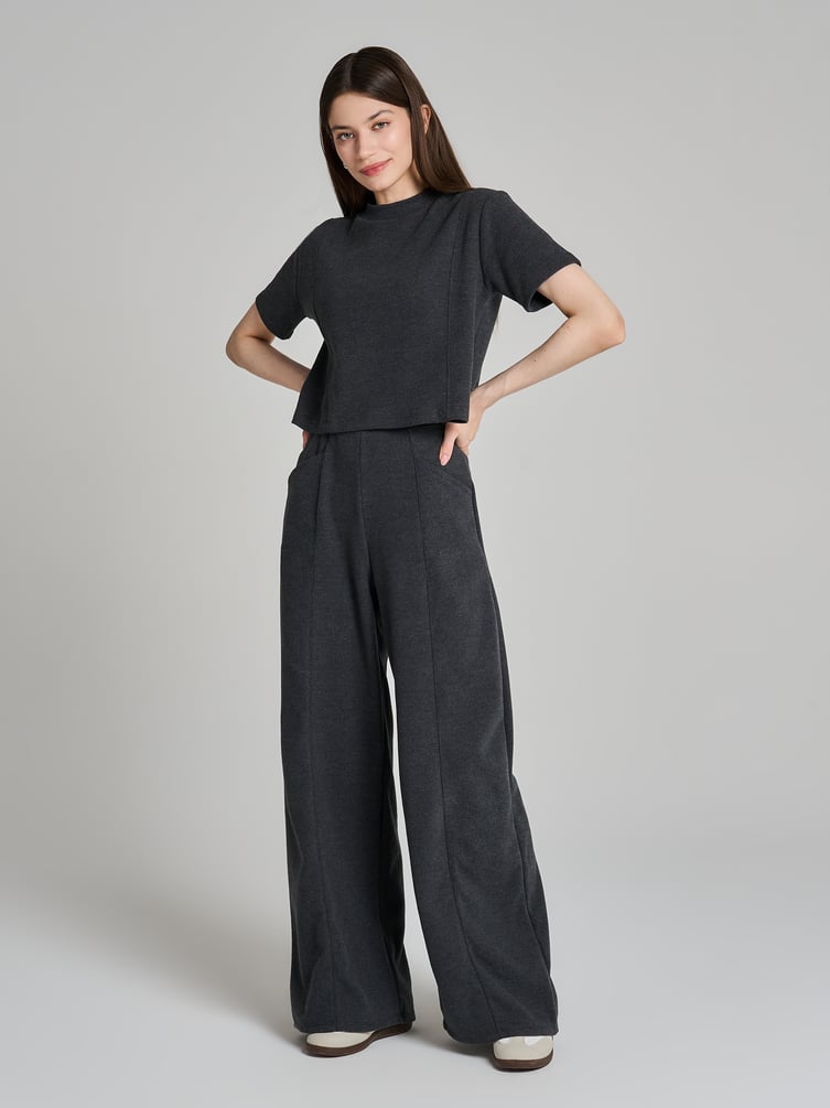 Широкие брюки в рубчик со стрелками