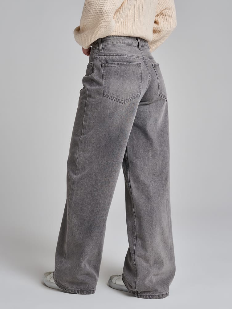 Джинсы широкие с вареным эффектом