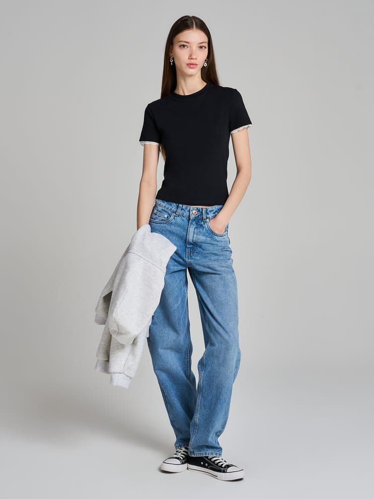 Короткая футболка с кружевом