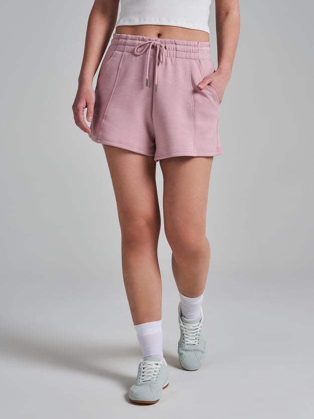 Шорты из вискозы со стрелками