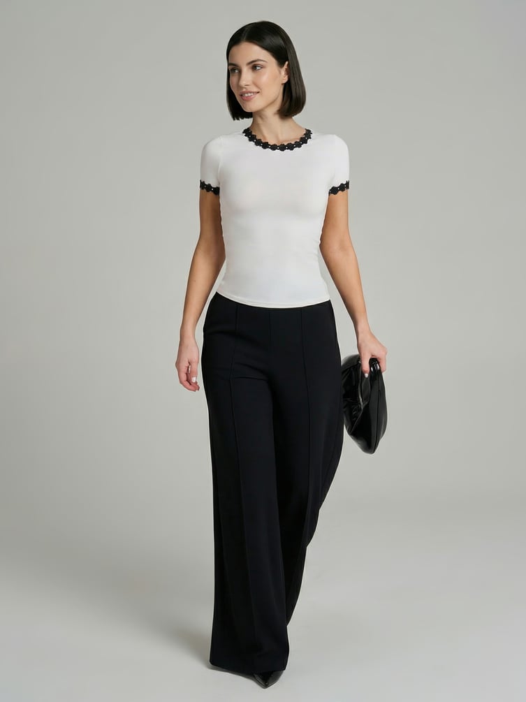 Футболка приталенная с цветами