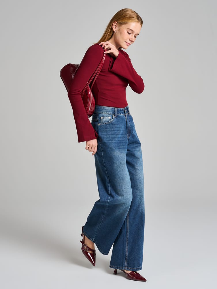 Облегающая кофта с длинными рукавами клеш