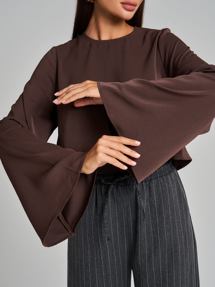 Блузка офисная нарядная с рукавом клеш