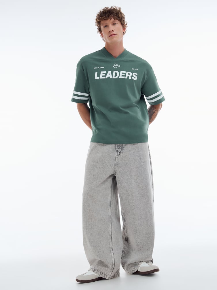 Спортивная футболка с надписью Leader