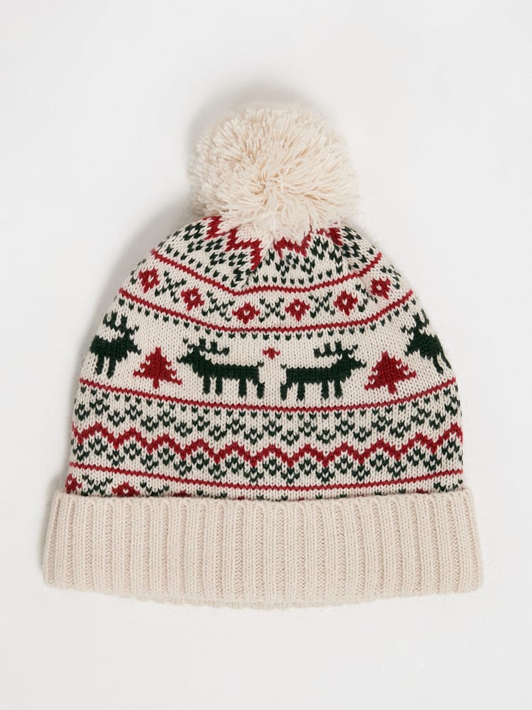 Вязаная зимняя шапка с помпоном и оленями