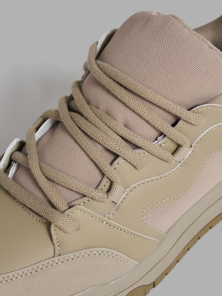 Кроссовки спортивные