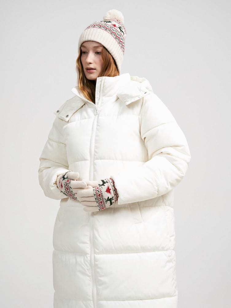 Вязаная зимняя шапка с помпоном и оленями