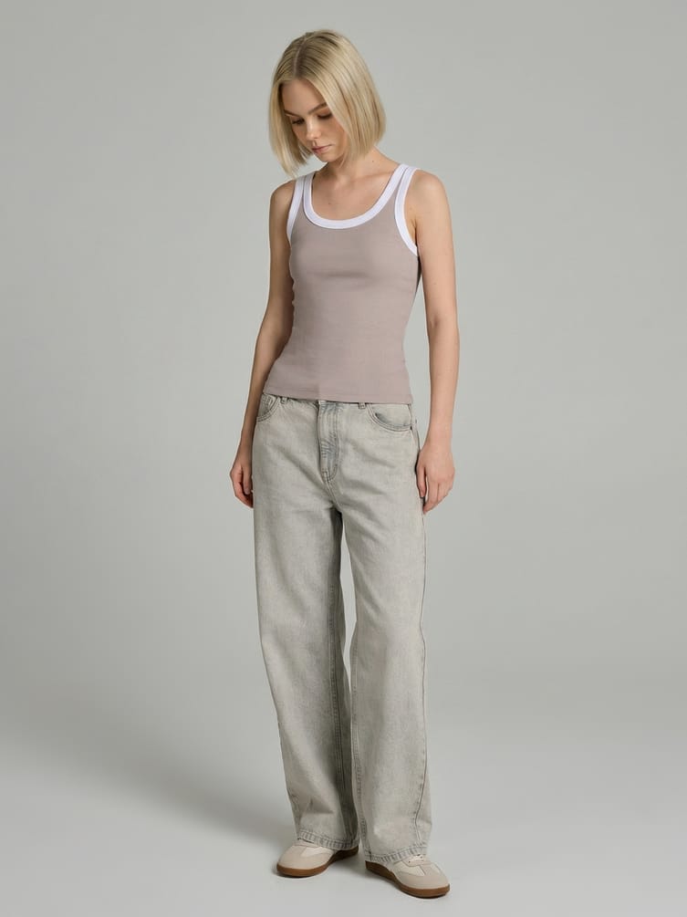 Майка на широких бретелях в рубчик